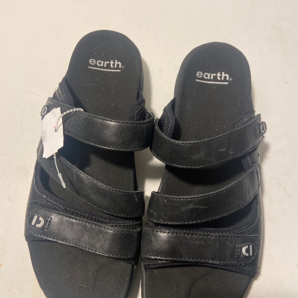 Earth black leather 3 strap flat sandals size 9 NWT - Picture 6 of 6